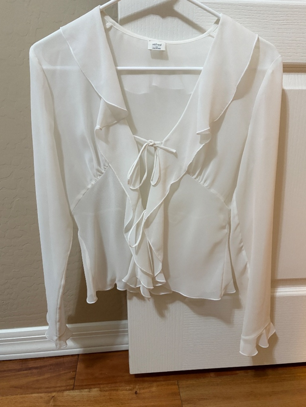 LIKE NEW! Women's Aritzia Wilfred Frenchie Cream Tie Chiffon Blouse-XS - Picture 9 of 10
